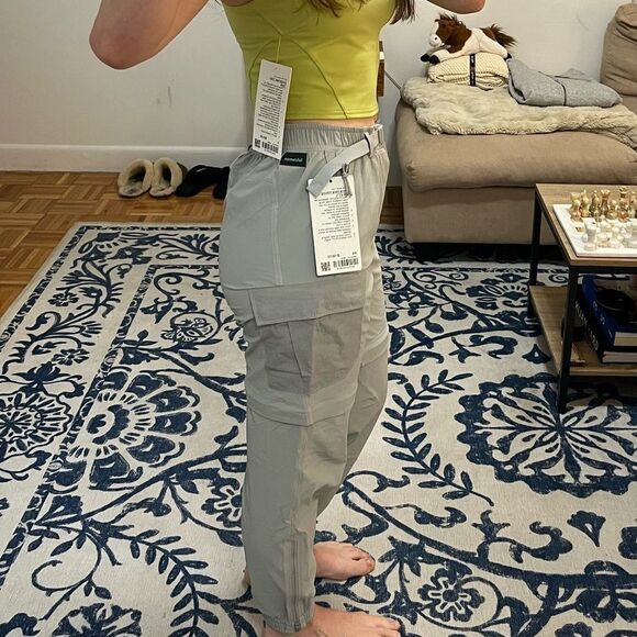 Lululemon Convertible Hiking Pant in Seal Grey - Picture 5 of 6